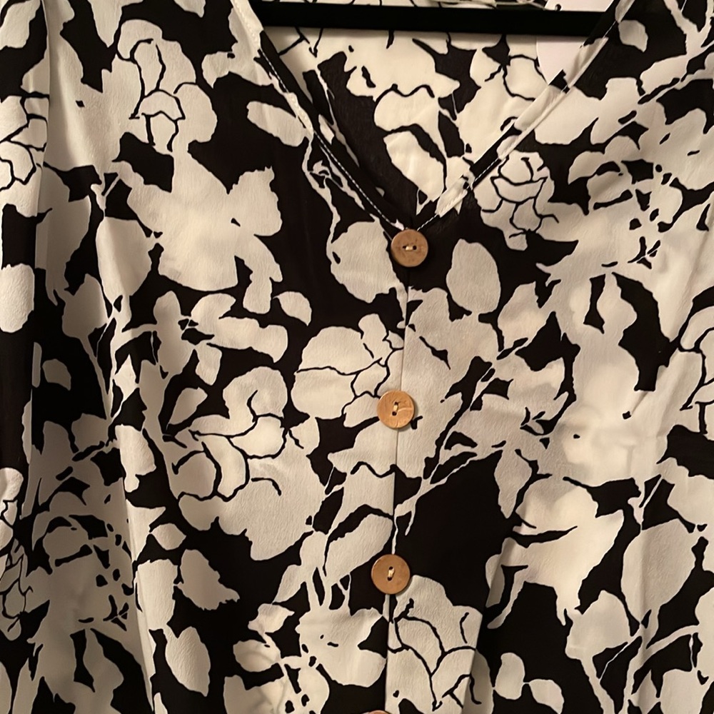 Women’s Blouse - Picture 3 of 4
